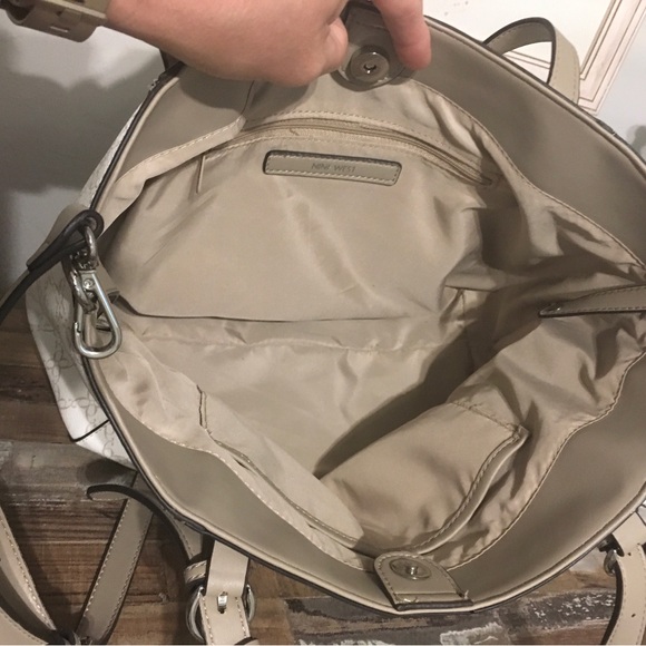 Nine West White and Tan Bag with Wristlet - Picture 4 of 6